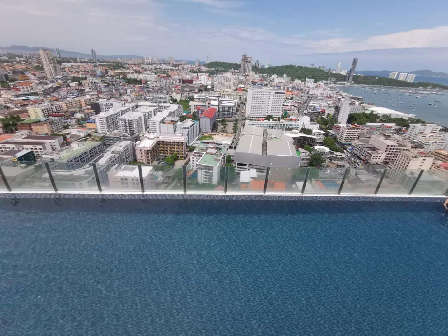 The Base Central Pattaya By Adam Exterior foto