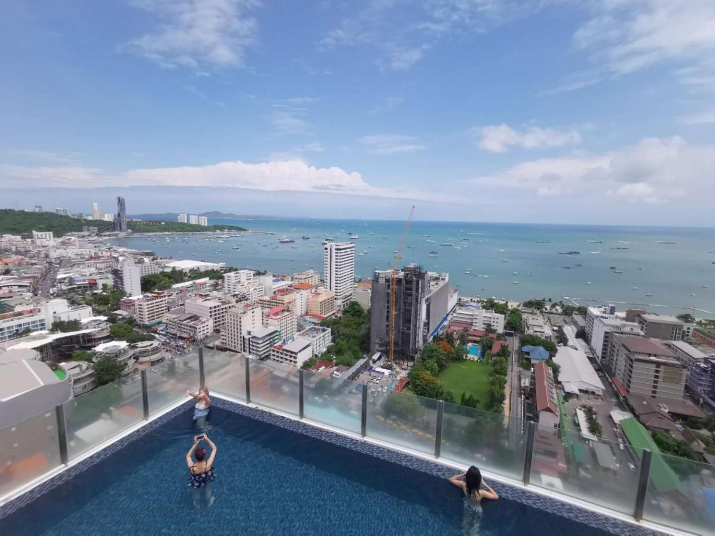 The Base Central Pattaya By Adam Exterior foto